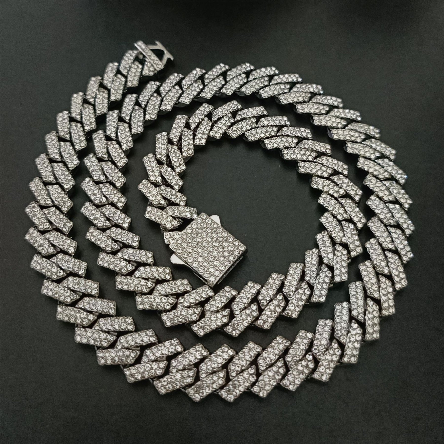 Diamond-Shaped Full Diamond Cuban Link Chain Necklace – Luxury Fashion Necklace for Men and Women