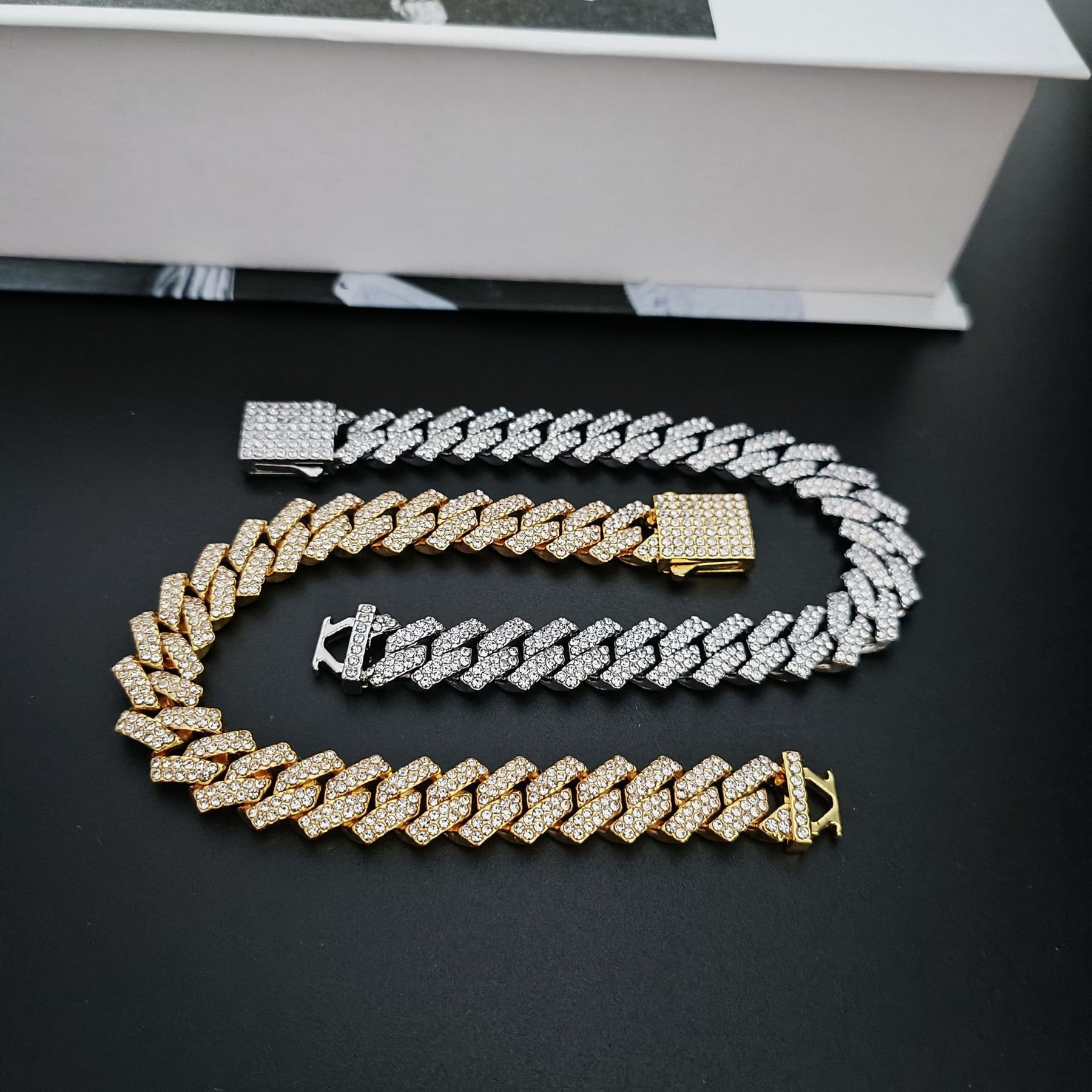 Diamond-Shaped Full Diamond Cuban Link Chain Necklace – Luxury Fashion Necklace for Men and Women